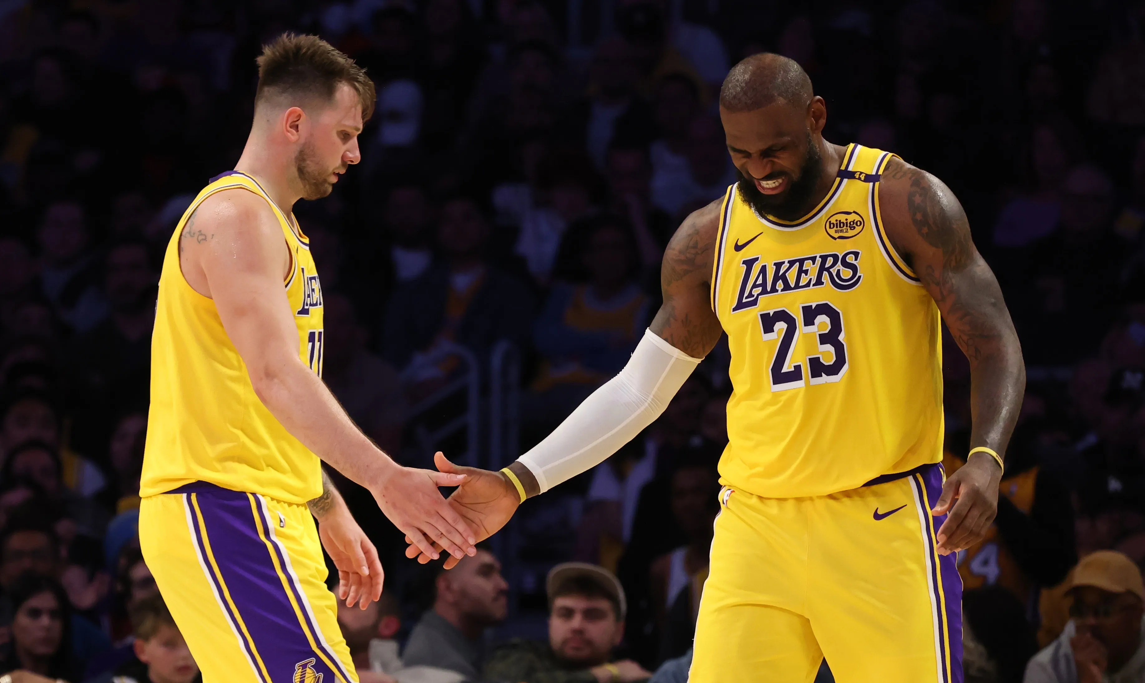 东契奇巅峰对决，Uzi与60激战DWG分钟，比分优势明显胜负难料！