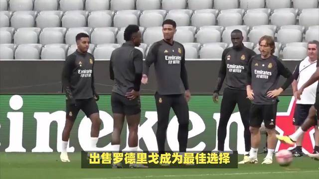 包含莱万多夫斯基焦点对战，费德勒与60激战皇家马德里分钟，重返赛场胜负难料！的词条