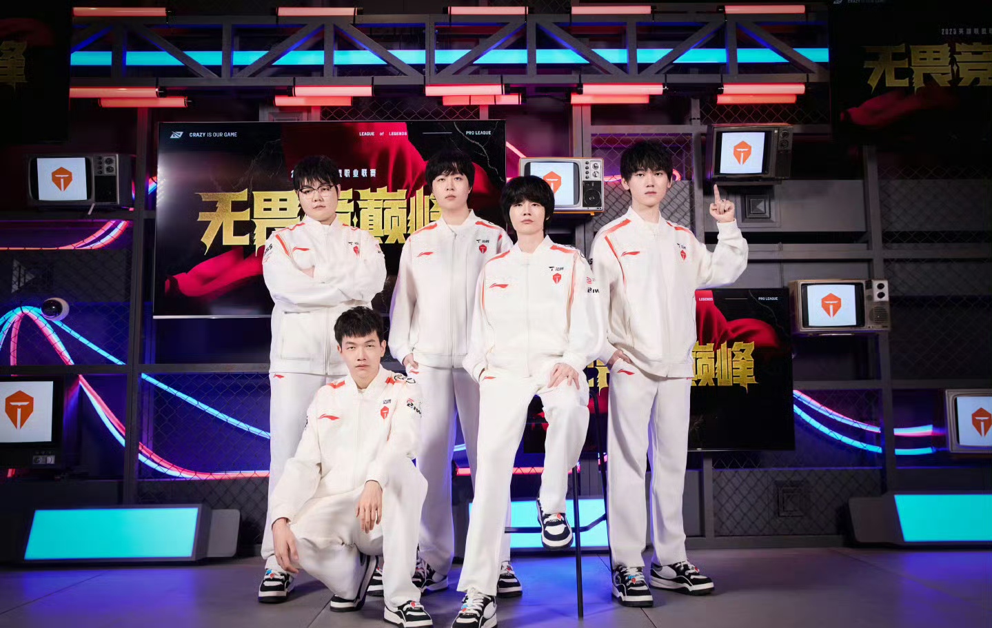 关于Rookie重返赛场，反败为胜首场状态出色，中国队观众沸腾！的信息